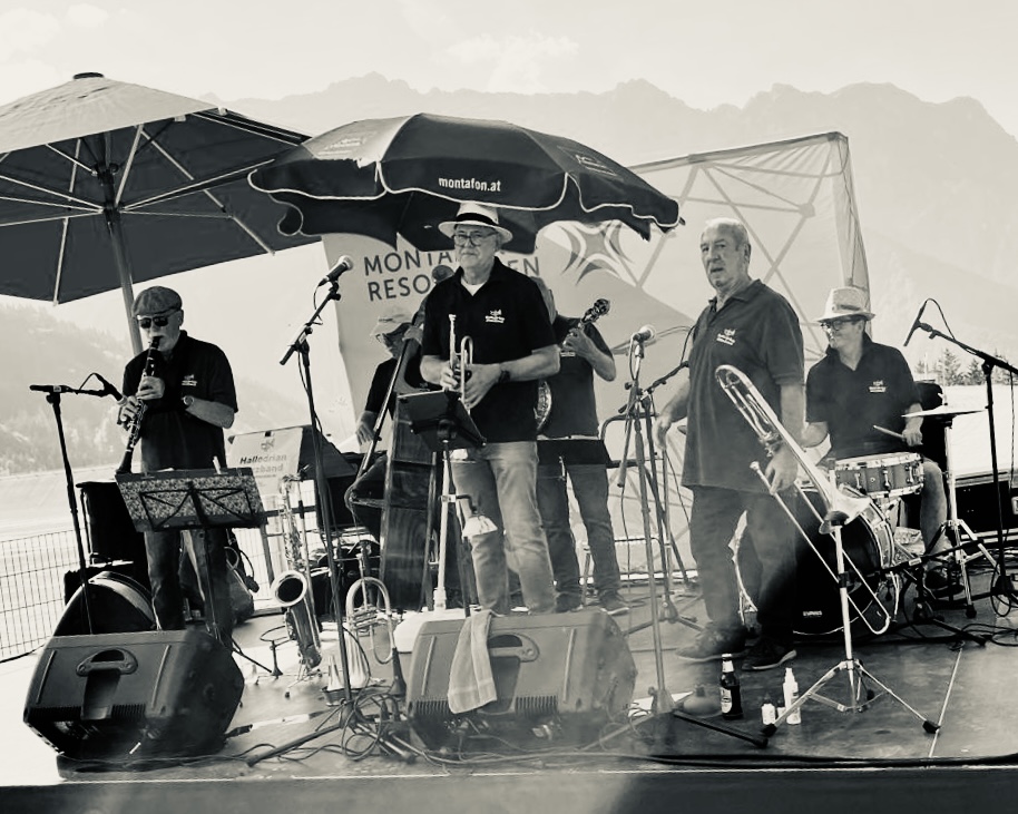 Hallodrian Jazzband - Montafoner Resonanzen, Stausee Latschau/Vorarlberg  am 11.08.2024 mit Uli Hofmann (cl), Hans Helbig (tb), Harald Hoffmann (b), Reiner Barann (bj/guit), Gerolf Stitzenberger (dr) und Norbert Blank (tp/flh)